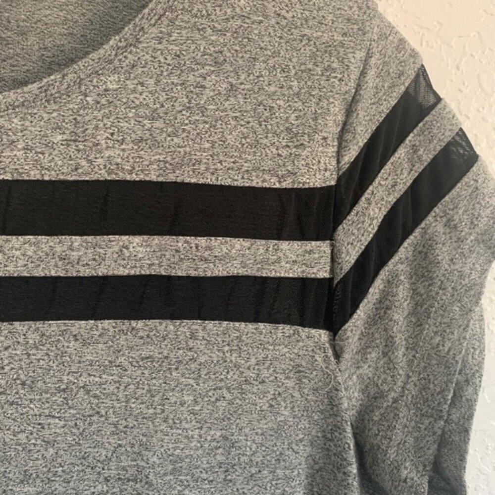 H&M Grey Tee - Picture 3 of 4
